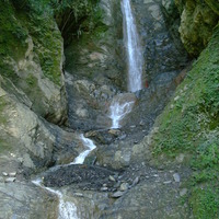 乙女瀑布的成因為瀑布位於相對較為堅硬的石英岩，加上陳有蘭溪主流對於河床加深的侵蝕作用遠較支流來的強烈，因此在長期的發展下，主流的河床高度逐漸降低，造成支流的匯流點懸空而形成瀑布。而在整個陳有蘭溪上游的集水區中擁有諸多相同現象產生，但由於個別集水區的大小與地下水面高度等條件的影響下，並非各處皆能產生常流河，故僅有乙女、雲龍這兩處為常流河的河道，發展成壯麗的瀑布。