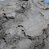 貓孔石為玄武岩塊經過小礫石長期磨損的結果，在岩石的表面造成大小不一的孔洞。