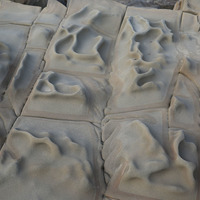 砂岩中的孔洞，若持續被磨蝕，孔洞化變大，形成蜂窩狀或格狀的型態，稱為風化窗。