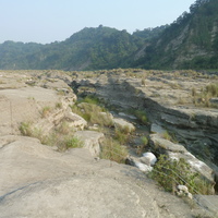 921地震之後，大安溪的河床也因為車籠埔斷層通過，造成岩磐隆起，大安溪下切，形成峽谷地形與小瀑布。