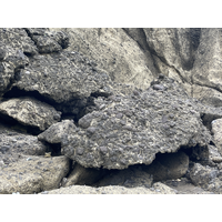 1883.
崩解後的集塊岩。主要是崩塌後，堆積在下邊坡。可以看出岩石有不同顆粒大小膠結在一起。主要都是火山噴發出來的岩漿冷凝膠結而成。後因為風化作用而慢慢崩解。