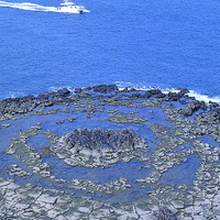 The Lotus platform from above at Tongpan Islet:
The volcanic domes of the archipelago had experienced serious weathering and erosion. It is thus not easy to recognize their unique characteristics. Several sites appear to be the domes of volcanoes. For example, the Lotus platform of Tongpan.
