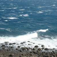 桶盤地質公園的海灘，主要是以粗粒的礫石為主，顯示本區海水作用力量的強大，把細小的顆粒也都帶走了。
