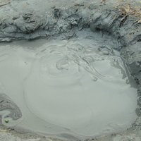 The mud volcano natural reserve in Yanchao Township, Kaohsiung County seems to have volcanic activity, forming a special landscape of mud volcanoes. 