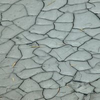月世界泥岩地區年雨量少，乾季明顯，因日曬以致水分蒸發，產生龜裂現象，即所謂的「泥裂」，這是泥岩地區常可見到的地形景觀。
