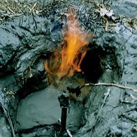 In Yanchao Township, Kaohsiung County, there are more than one place with mud volcanoes. In some places, there is no volcano-like appearance, but natural gas comes out and bubbles will be generated. Ignition can cause a fire, that is the disguising of natural gas.