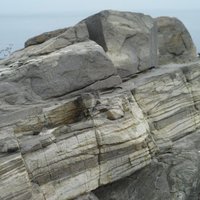 Different from the rock formations in most Matsu areas, the rock formations in some areas of Xiju Island were subjected to 