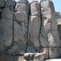 滬金小島上的巨型玄武岩柱在澎湖海洋地質公園