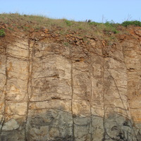 玄武岩柱和紅壤剖面
