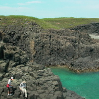 Sea cliffs and gullies: These are created by marine processes, mainly ocean waves, tidal flows and sea currents. The waves delivered ocean energy, transmitted it to the coast, and caused the coast to retreat and to form various coastal landforms. The most attacked area on the coast by marine processes includes capes or headland areas.