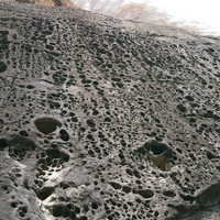 蜂窩岩 (雲林草嶺地質公園提供)